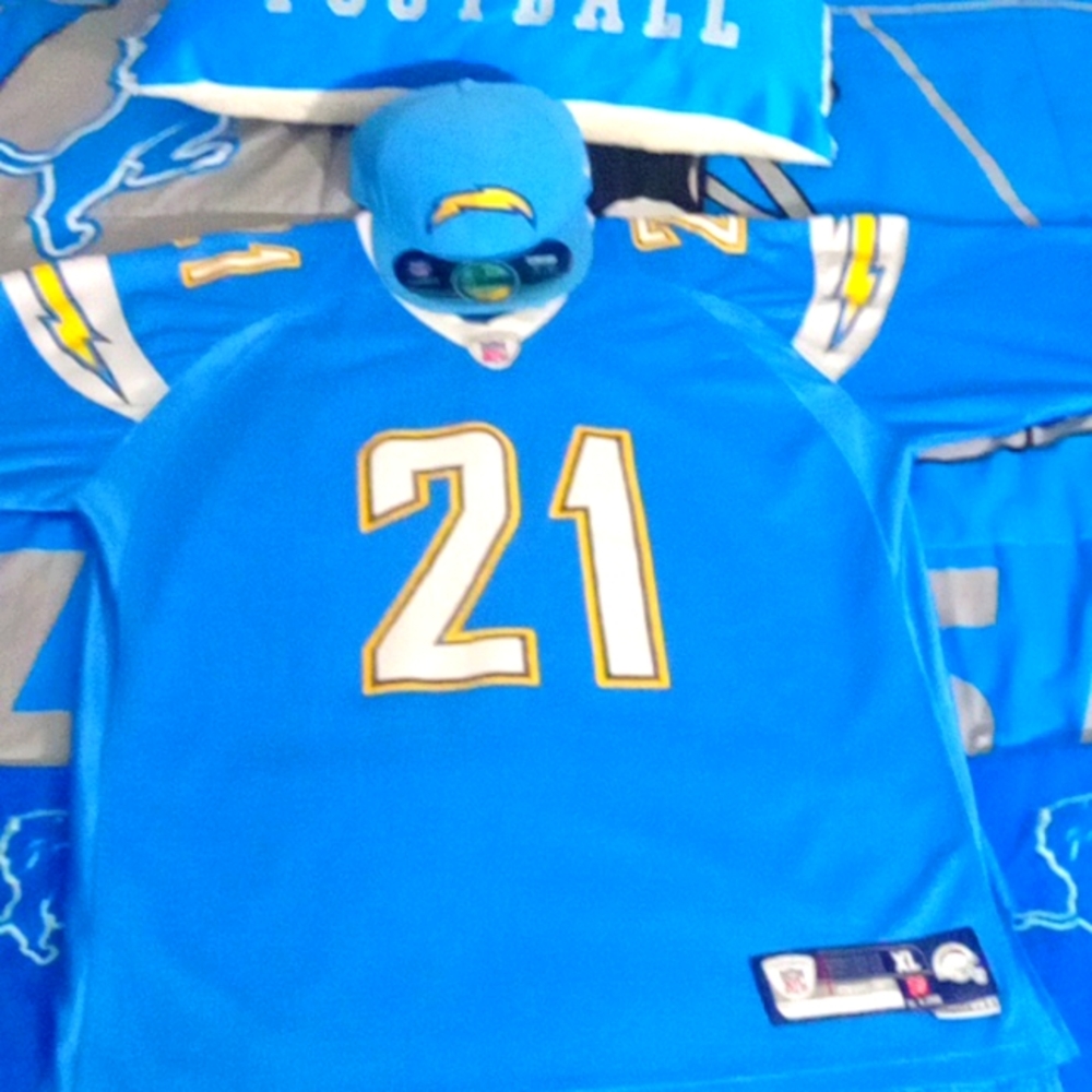 LA Chargers Tomlinson jersey with matching hat